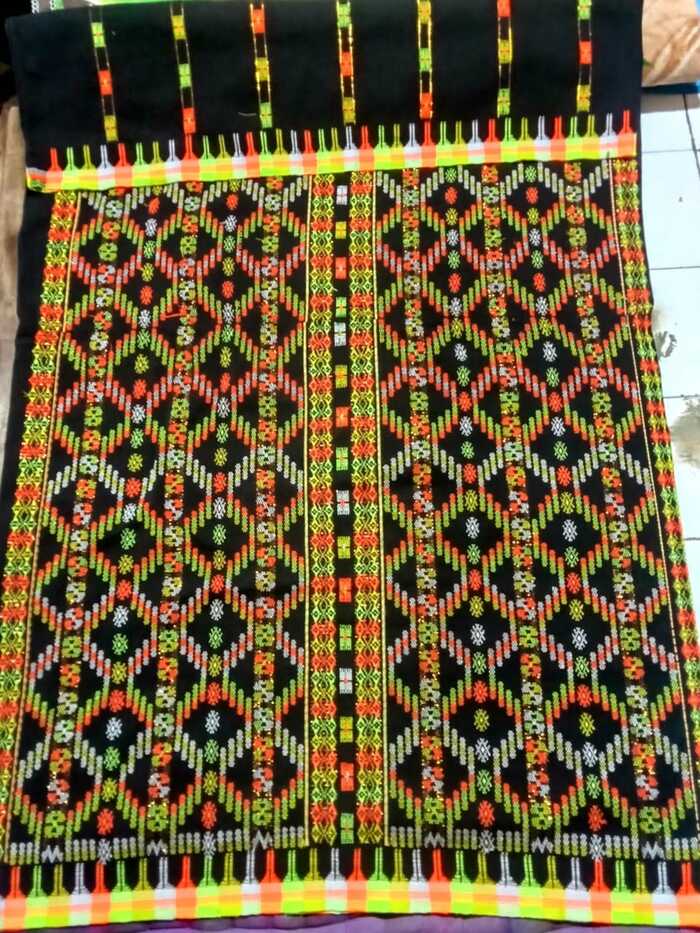 Kain Tenun Ikat Motif Bunga